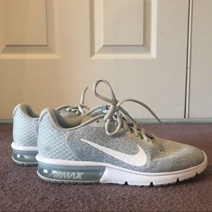 Womens Nike Air Max Sequent 2. Size 8. Gray/white